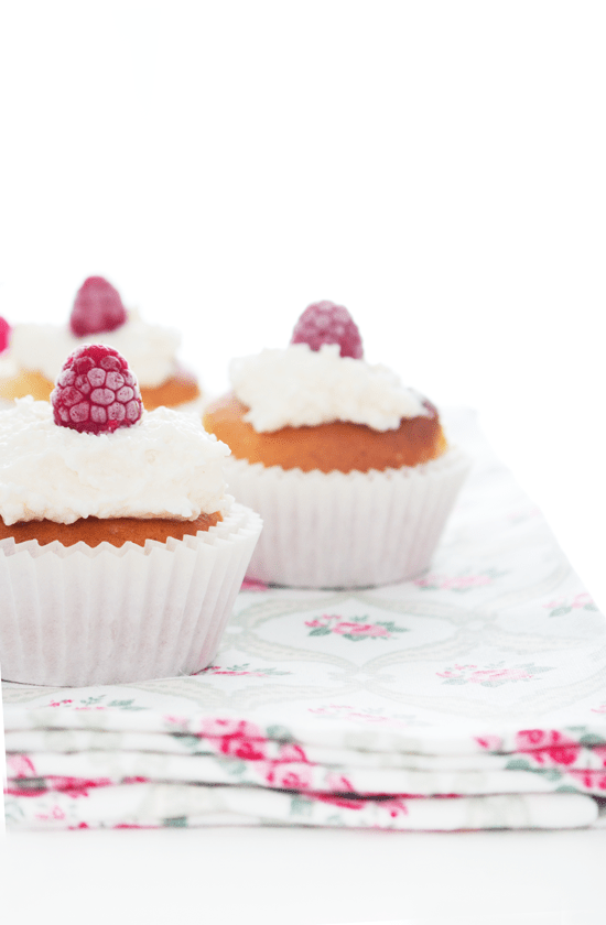 La Dolce Gula - Raspberry and Coconut Cupcakes 3