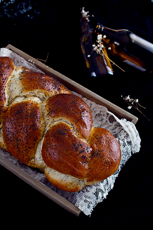 Pan-Trenzado-Con-Semillas-de-Amapola