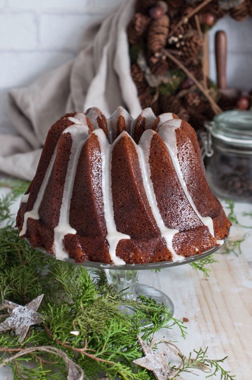 bundt-cake-de-cerveza-negra-y-miel-y-glaseado-de-mandarina