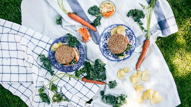 kale-hummus-sandwich-7